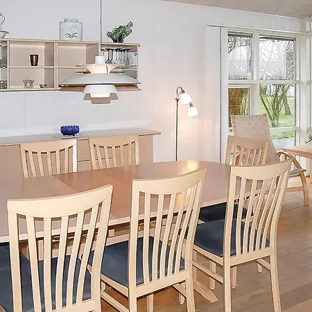 Stunning In Haderslev With Kitchen 別荘