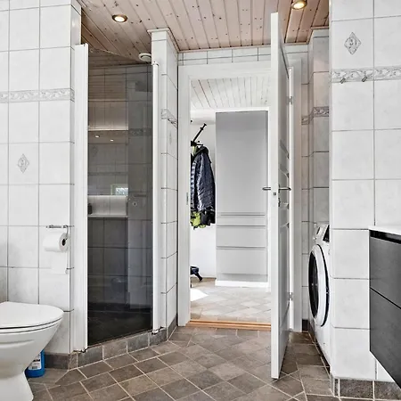 Nice Home In Haderslev With Sauna بيت للعطل